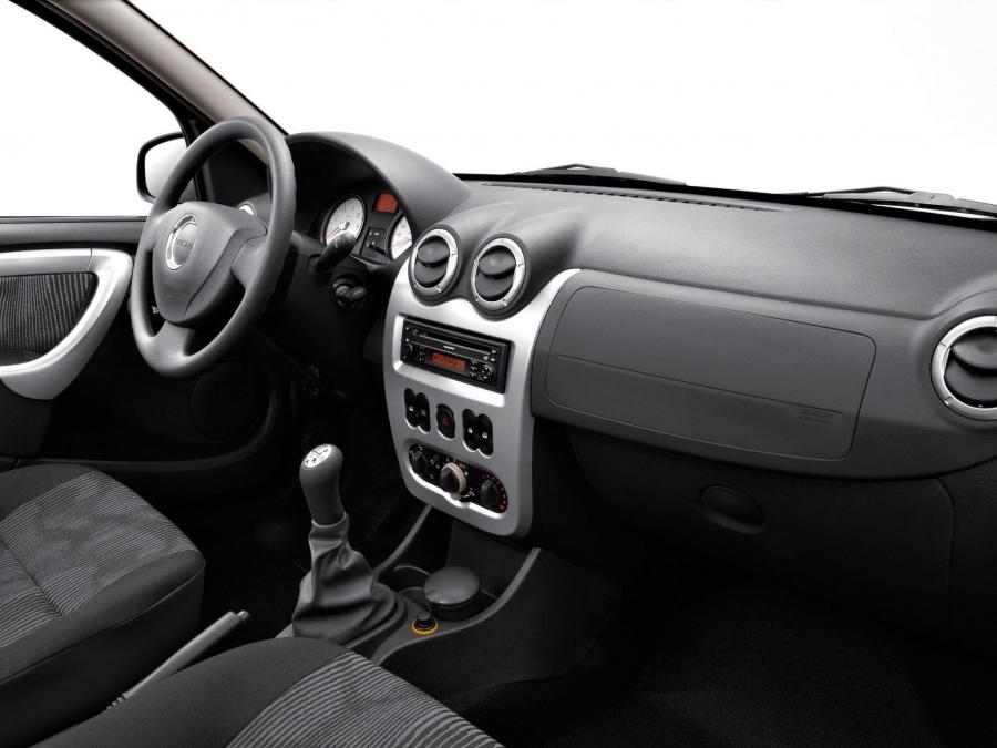  Dacia Sandero 2008 года  (фото 2 из 52)